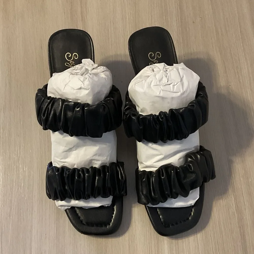 Seychelles Black Ruffled Slide Sandals